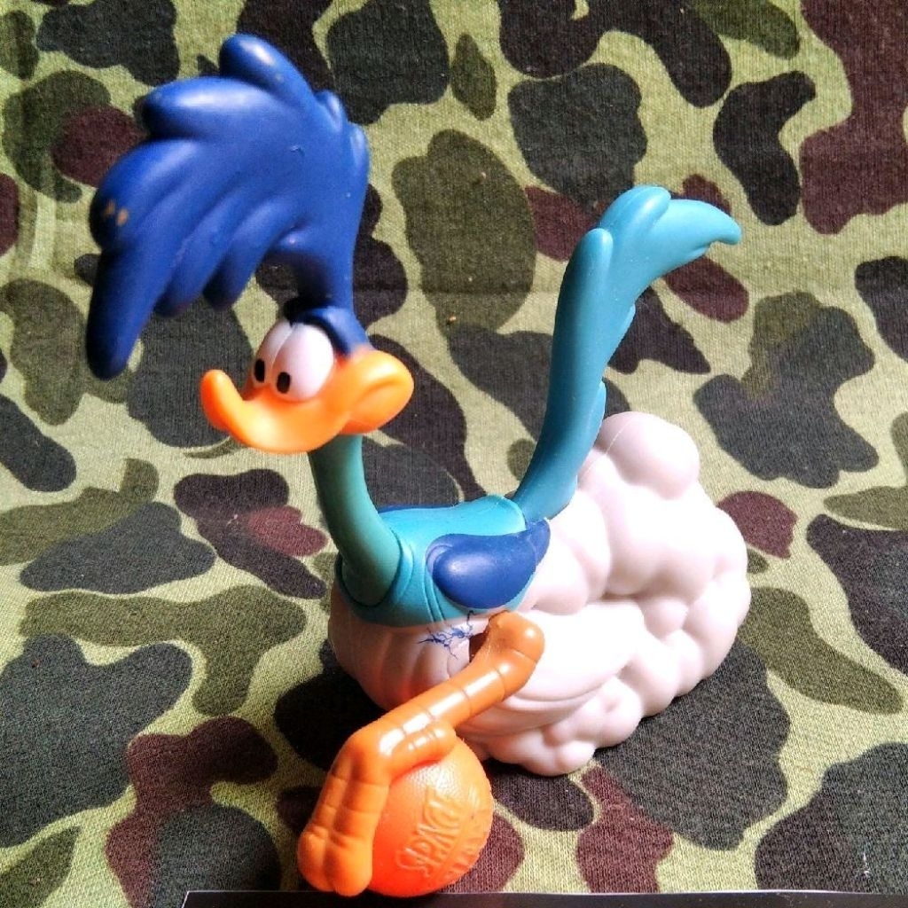 figure jadul road runnner figure basket film kartun pemain basket mcd mc Donald space jam 2021 maina