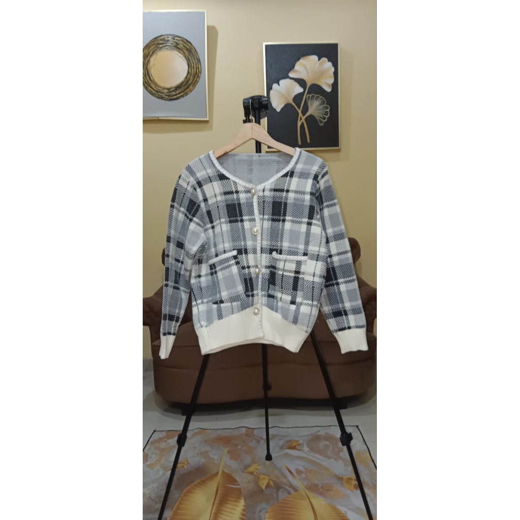 Tweed Cardigan Korean Motif Dior List Kancing Mutiara Kantong Aktif