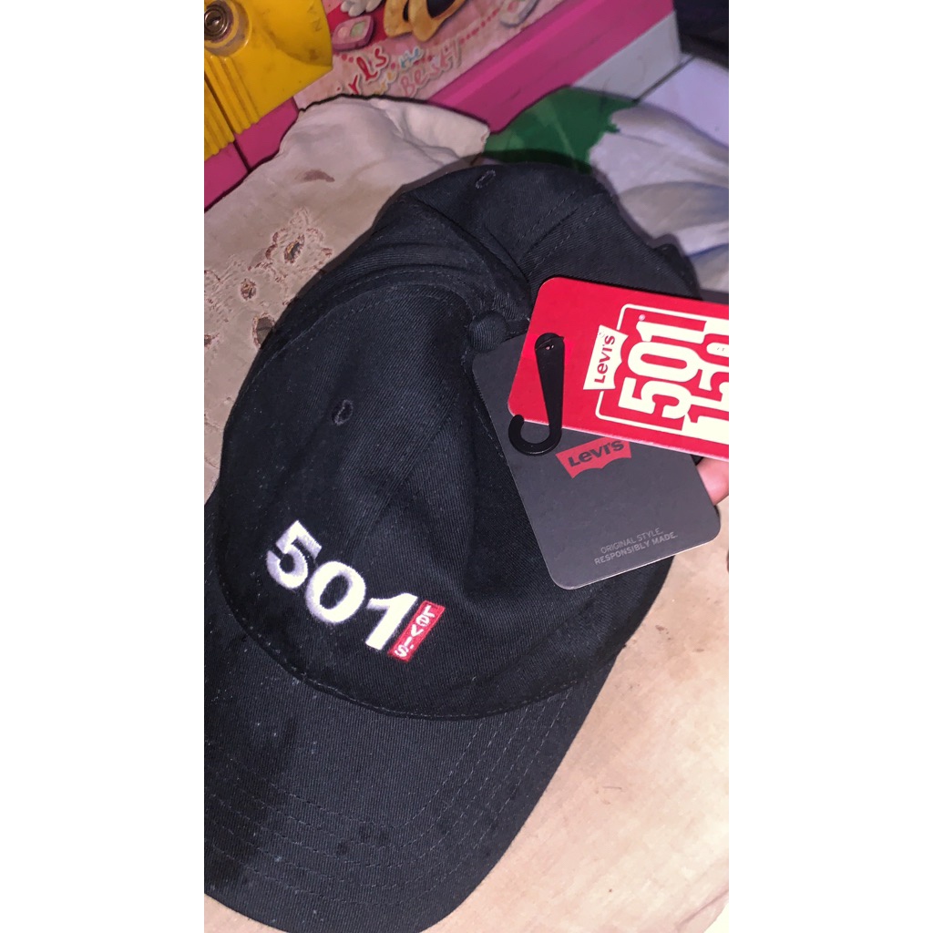 topi levis 501
