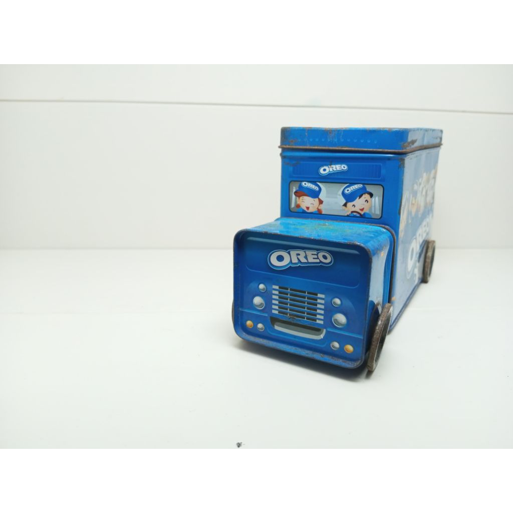 kaleng mobil oreo