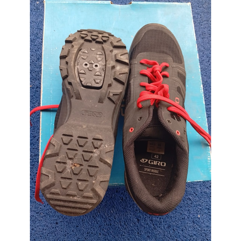 sepatu cleat Giro size 42