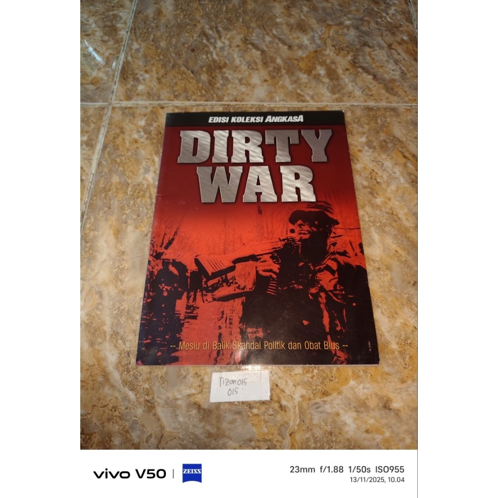 Buku Edisi koleksi angkasa Dirty War - Mesiu dibalik skandals politik dan obat bius