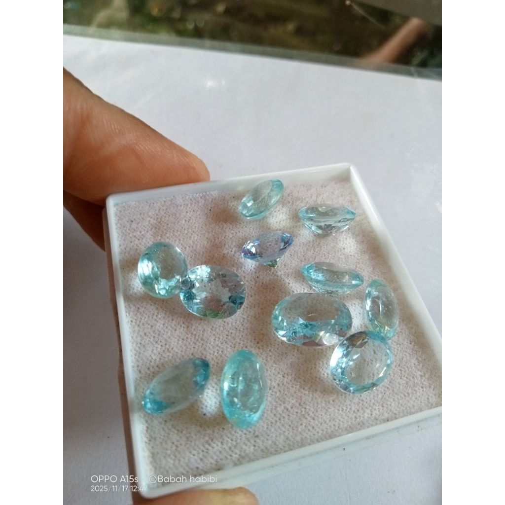 natural blue topaz Swiss
