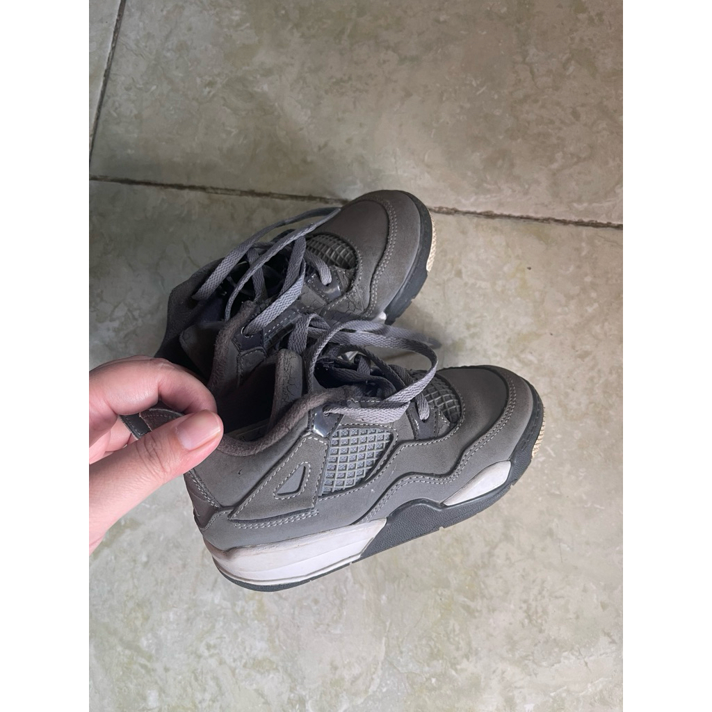 PRELOVED SEPATU ANAK JORDAN 4
