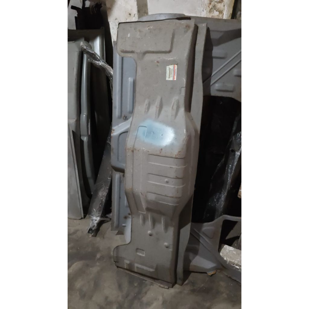 Dinding belakang ORI Mitsubishi L300, gegeran bawah