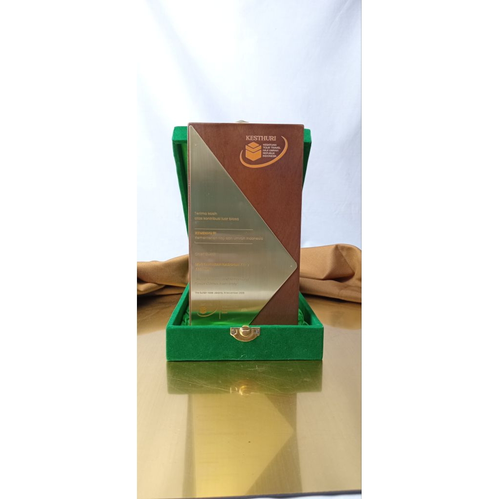 plakat kayu plat kuningan etching