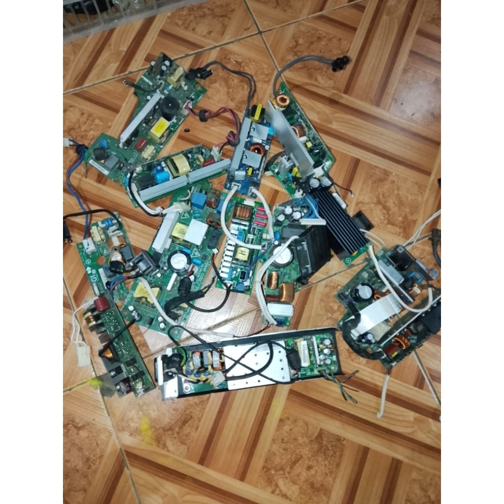 lot 1kilo PCB komponen elko kapasitor dll / bekas projector