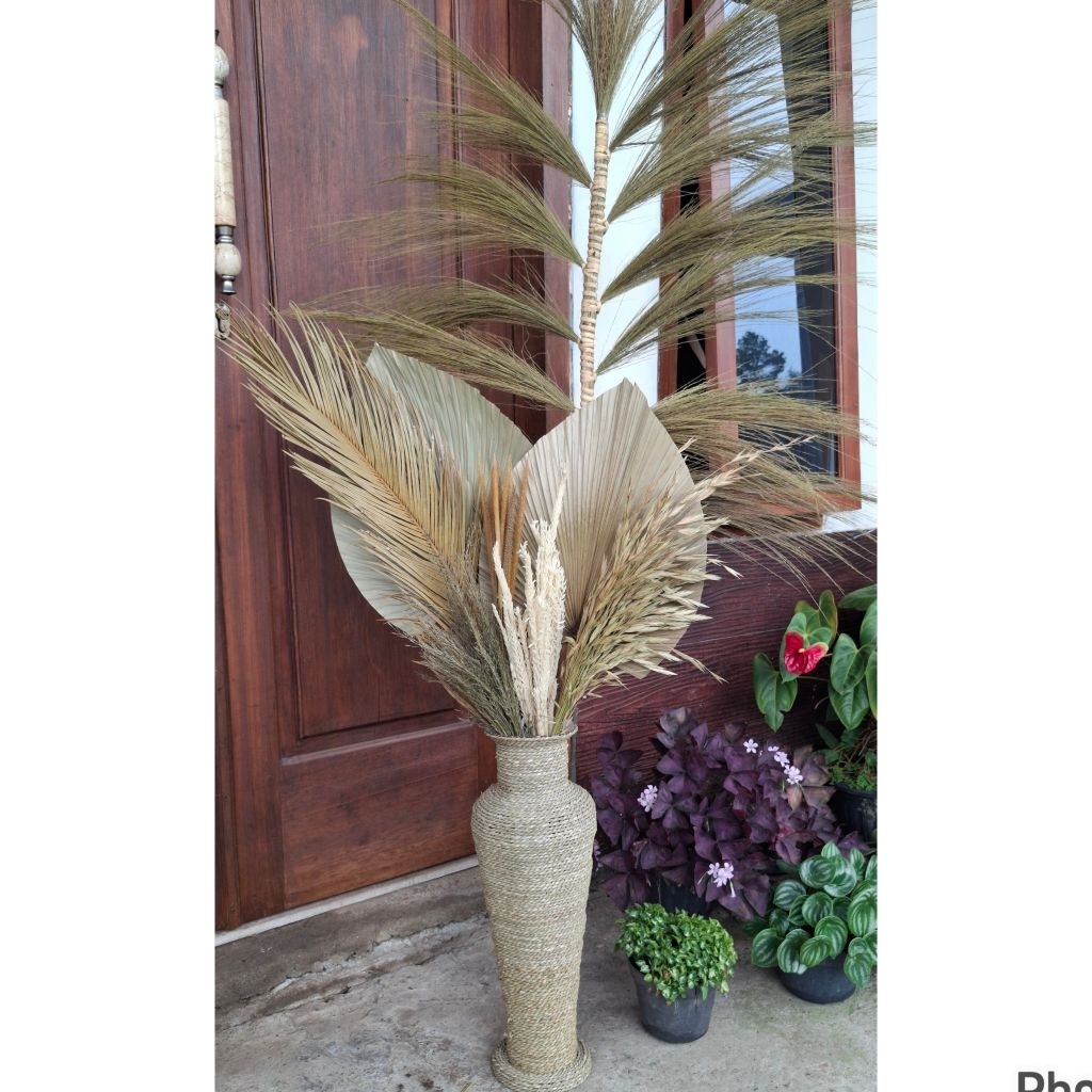 bunga dekorasi . bunga kering hiasan ruang tamu . bunga sudut ruang tamu