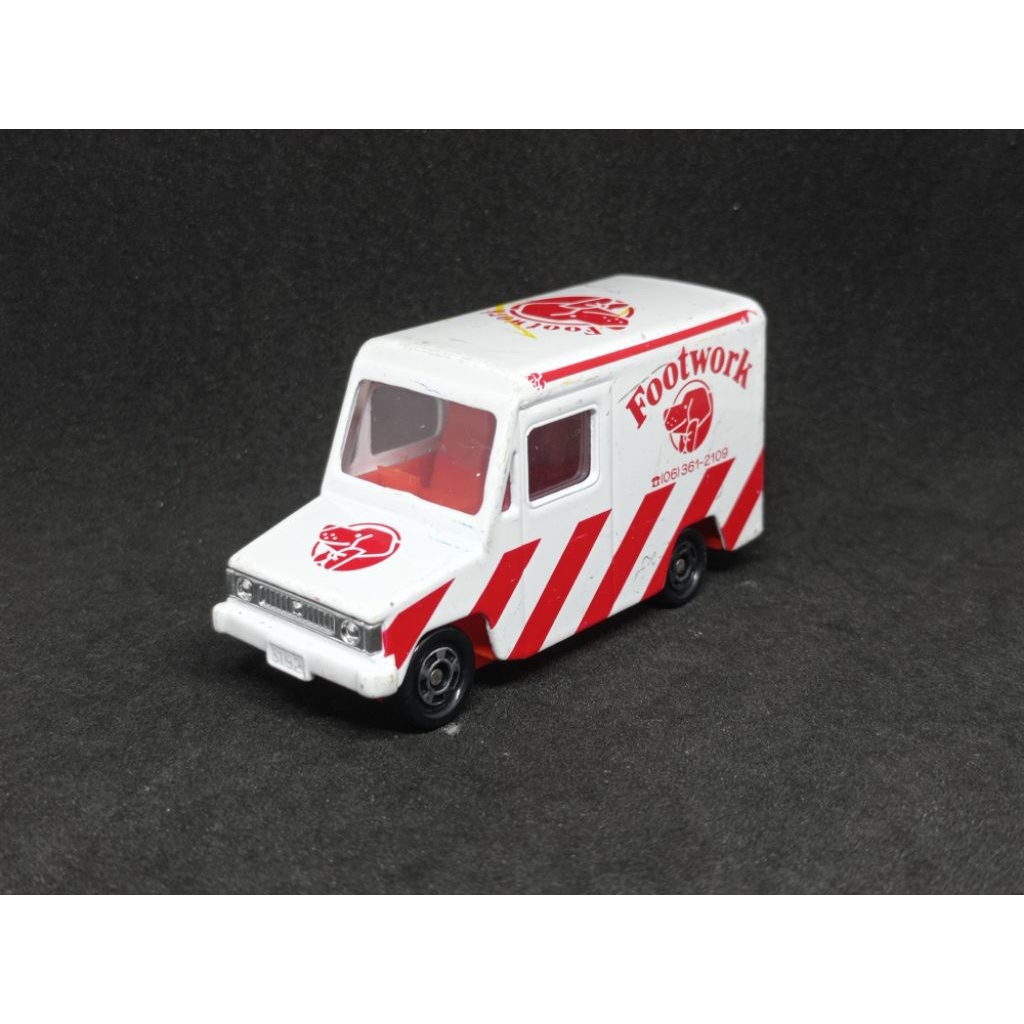 Tomica No.27 Isuzu Hipac Van - Loose China