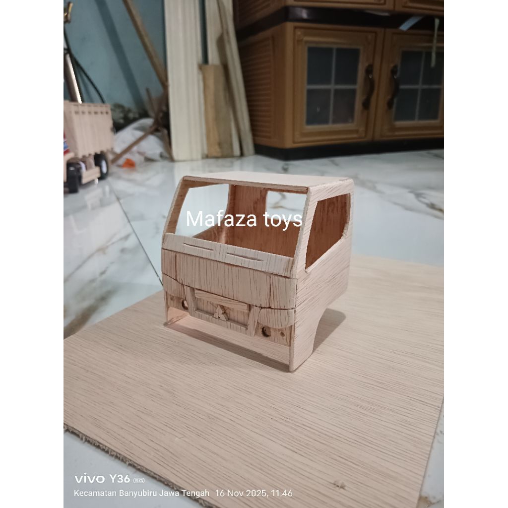 Kabin miniatur truk Canter Skala Truk plastik