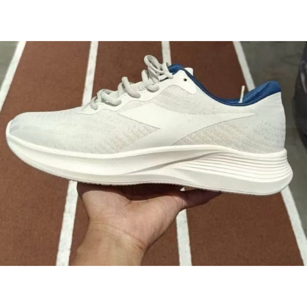 Sepatu Lari Sneakers Diadora Cream/Beige Shoes