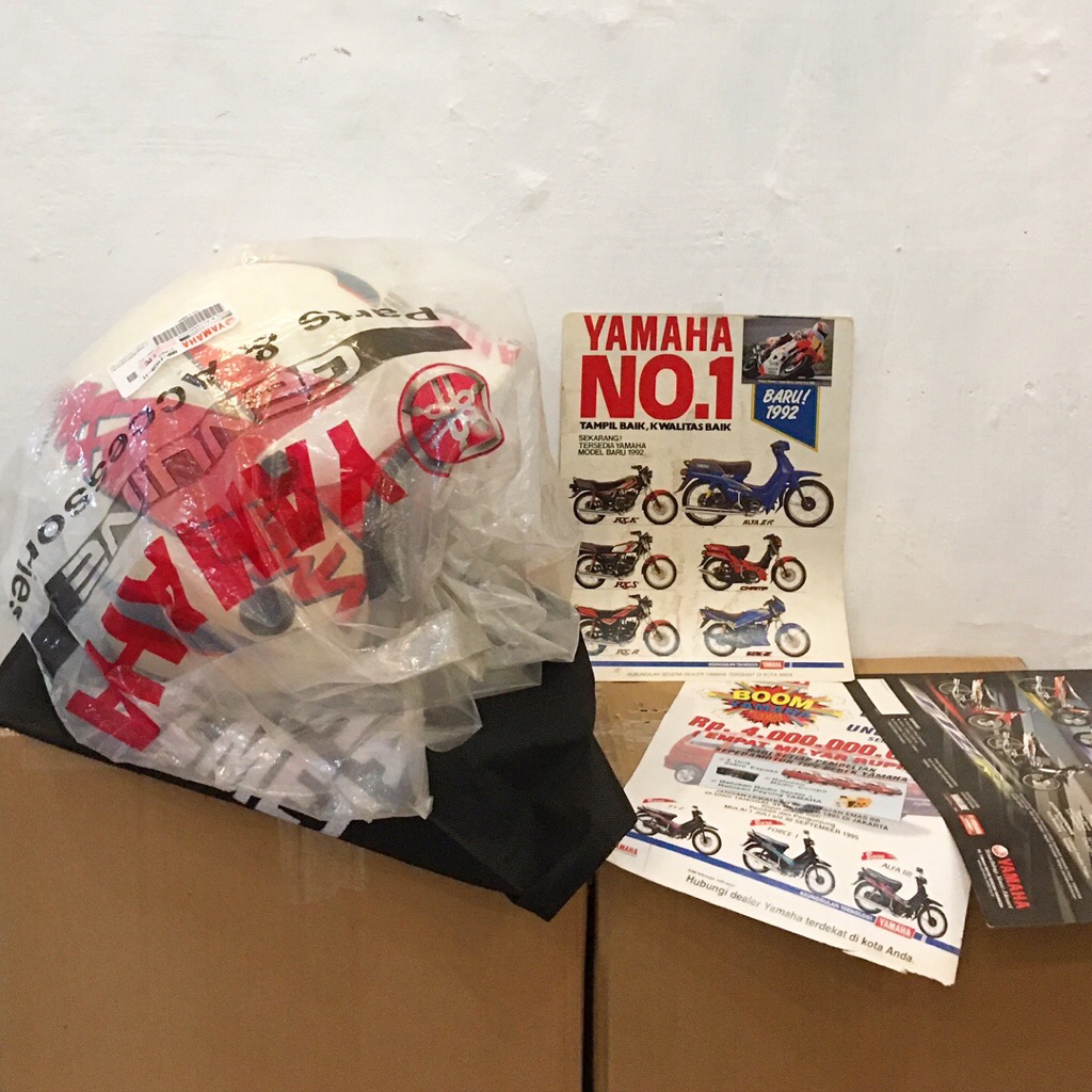 HELM YAMAHA SUMPIT PUTIH MERAH SECOND ORIGINAL