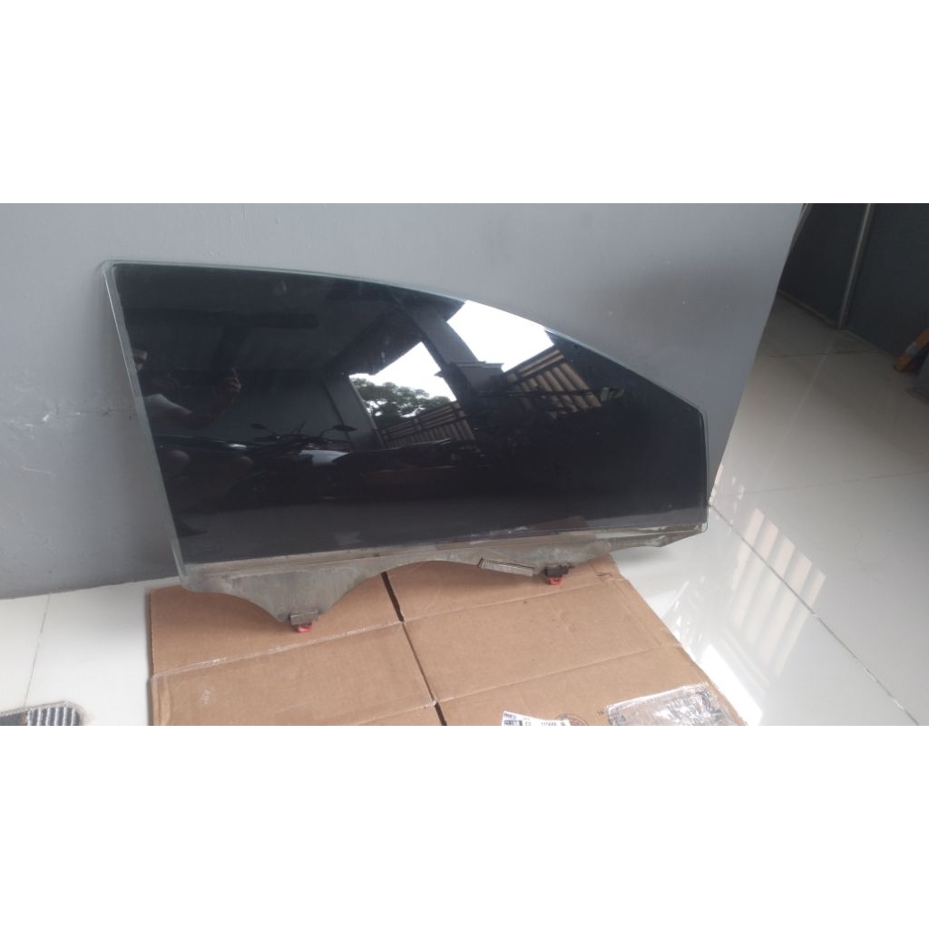 Kaca Depan Ori Vios gen 2 ( kanan )