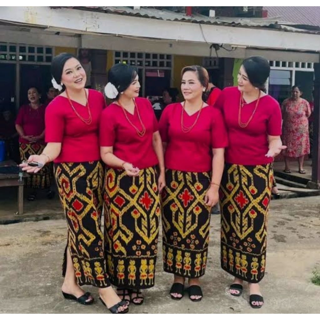 BAJU ADAT TORAJA HALUS