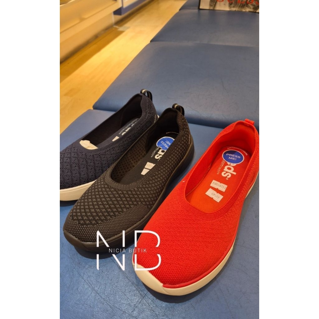 Sepatu keds slip on sale