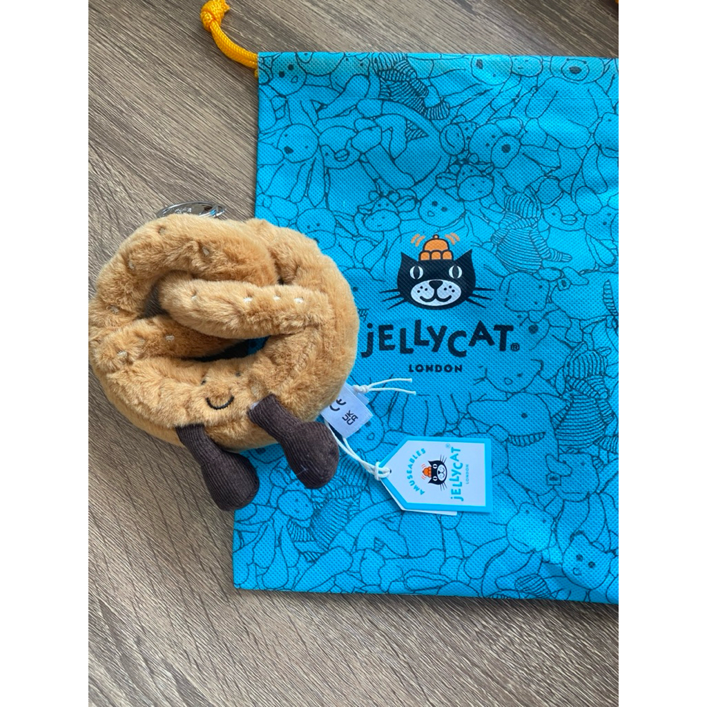 Gantungan kunci pretzel / keychain pretzel / gantungan kunci jellycat pretzel