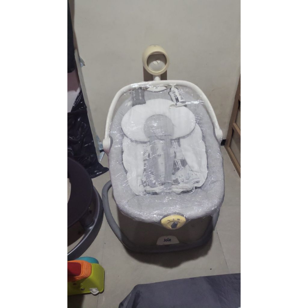 Preloved JOIE SERINA 2IN1 SWINGER