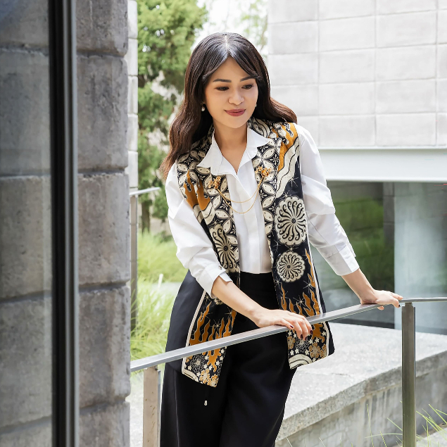 Melvee Batik - Tara Vest - X Ivi Santoso Vol. 3 - Vest Batik Modern Wanita Black Casual Sopan Kantor