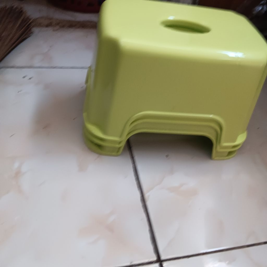 BANGKU MINI JONGKOK PLASTIK