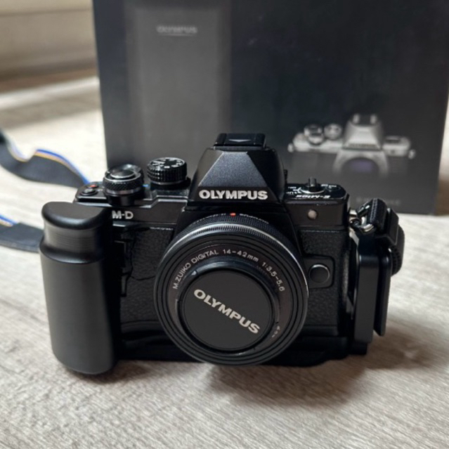 OLYMPUS OM-D E-M10 Mark II second kondisi bagus