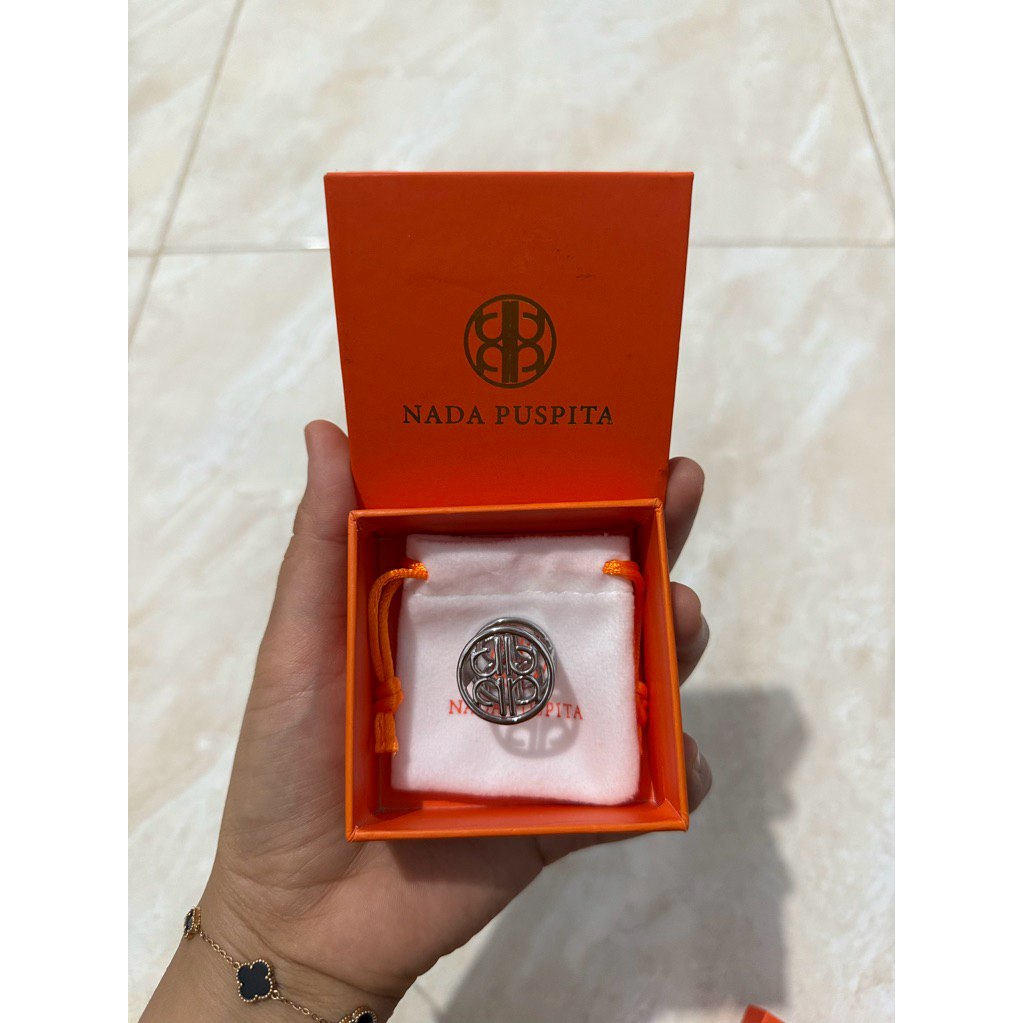 Nada Puspita Vivetta Ring Brooch Silver