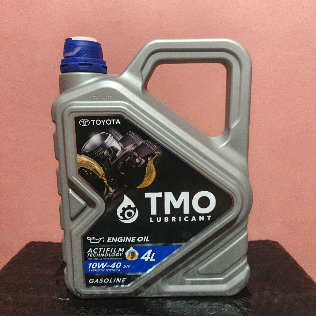 OLI MESIN TOYOTA TMO BENSIN 4 LITER SAE 10W-40 OLI PELUMAS MESIN MOBIL AVANZA VIOS INNOVA FORTUNER