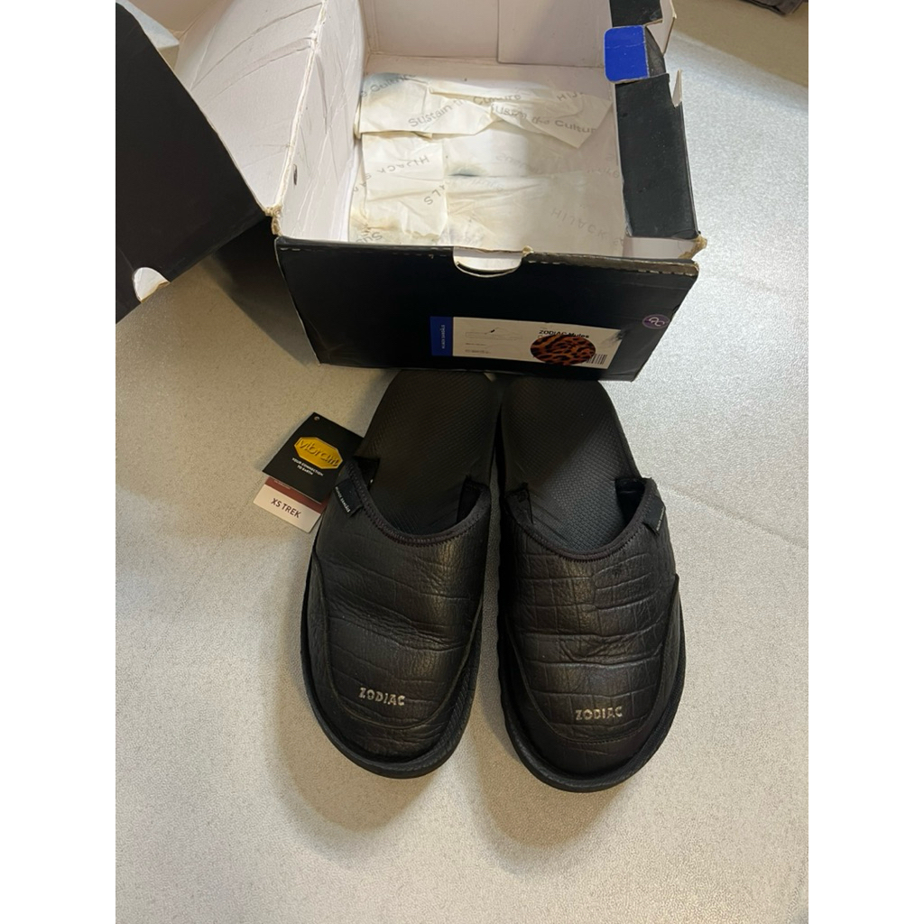 Hijack sandal x zodiac