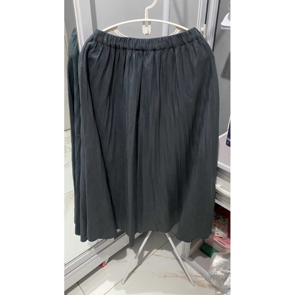 Rok Abu Tua Bahan Suede