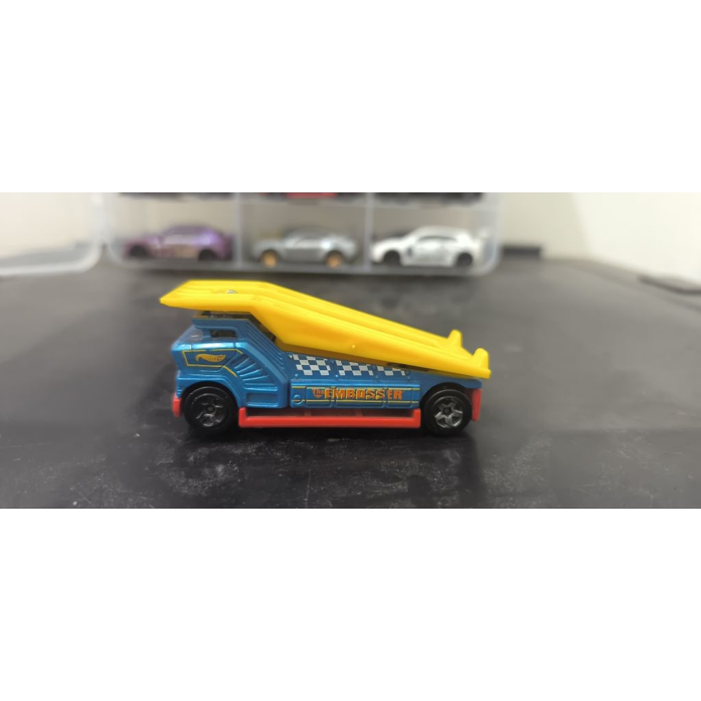 hotwheels towing truk embosser loose