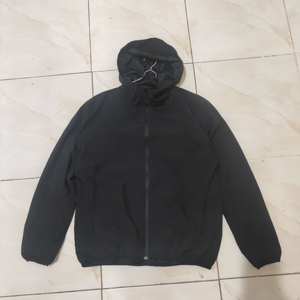Uniqlo GU jacket windbreaker