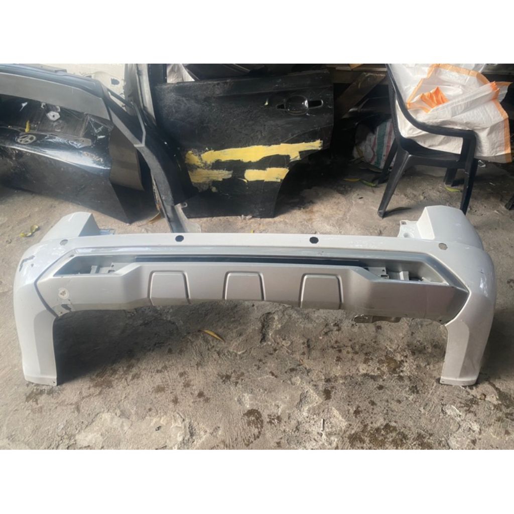 bumper bemper belakang Mitsubishi pajero 2022 2023 original