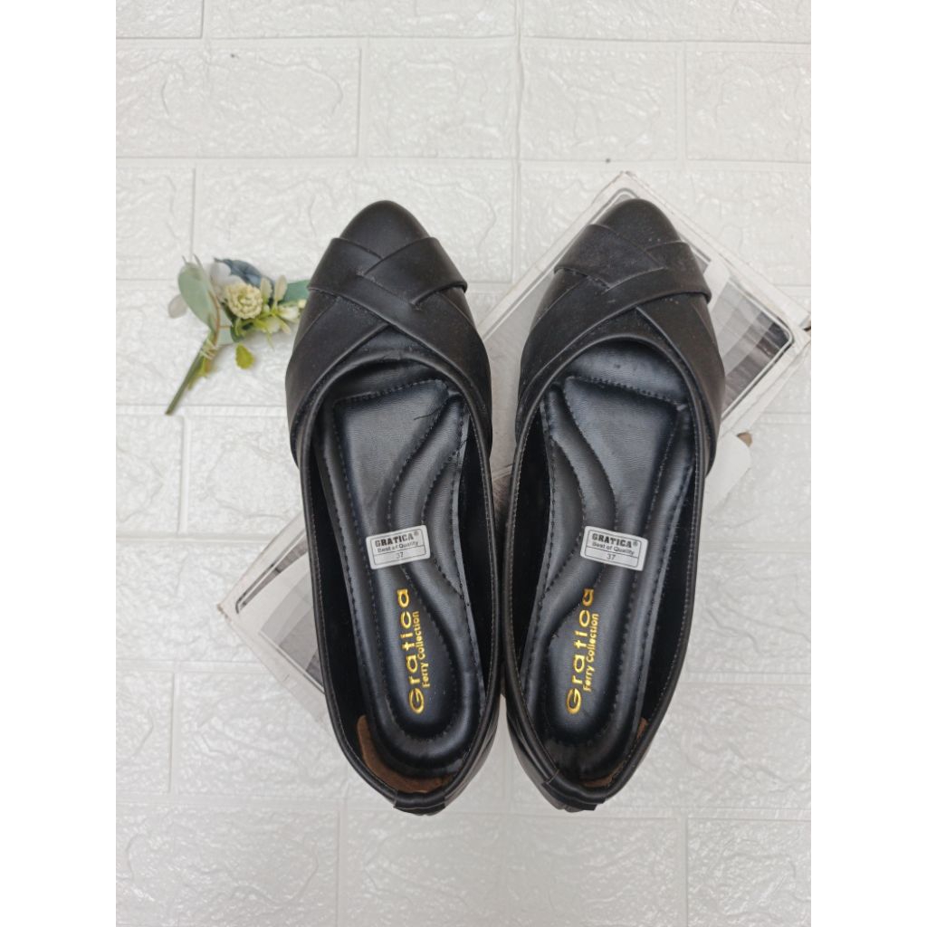 new sepatu wanita gratica hitam size 37