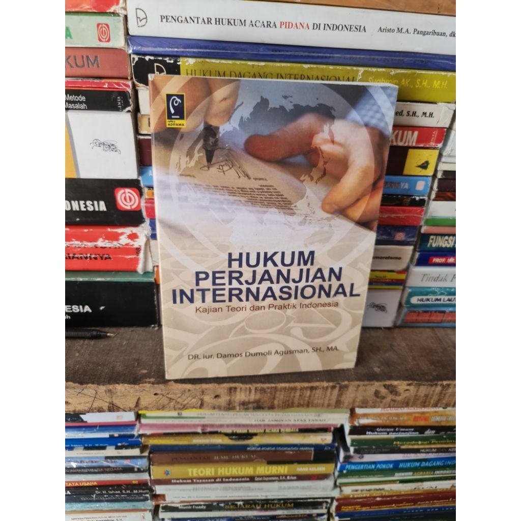 Hukum perjanjian internasional by Dr Damos Dumoli Agusman