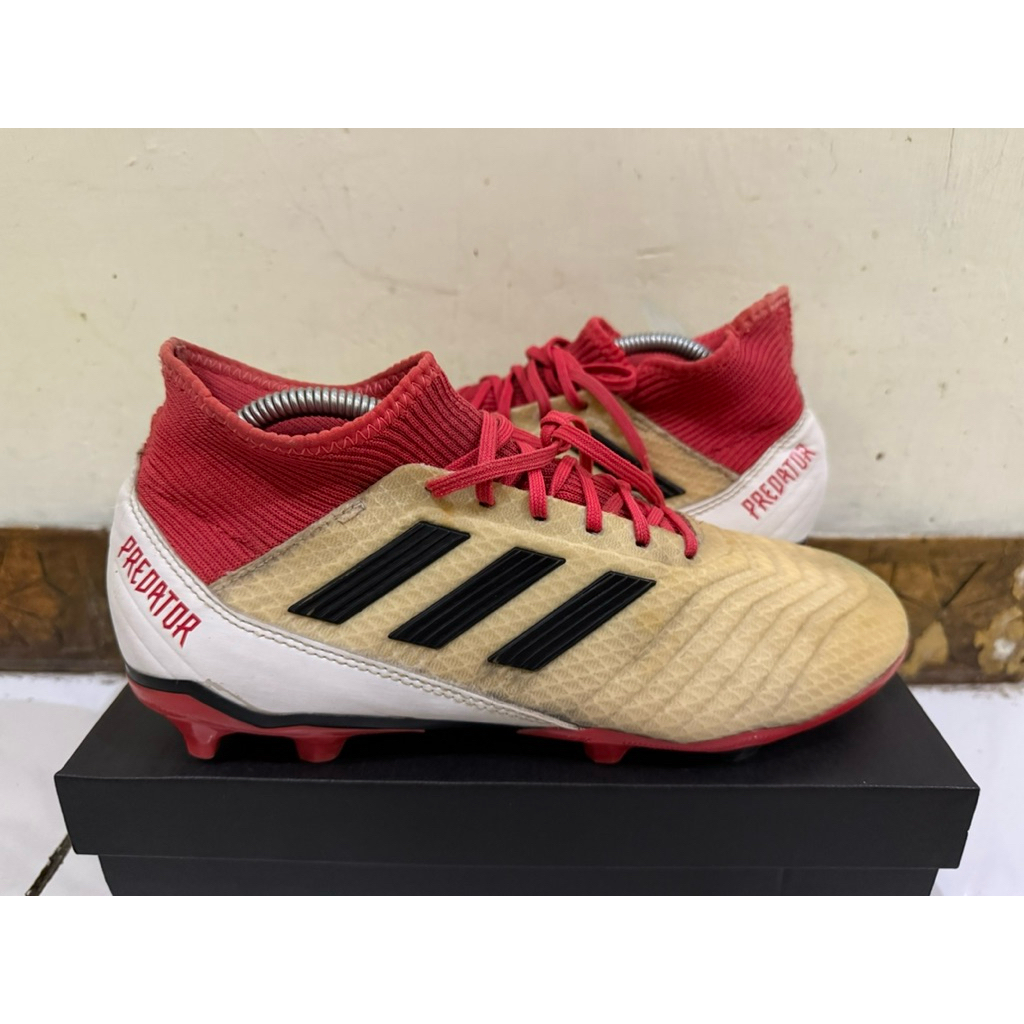Sepatu Bola Adidas Predator 18.3 AG
