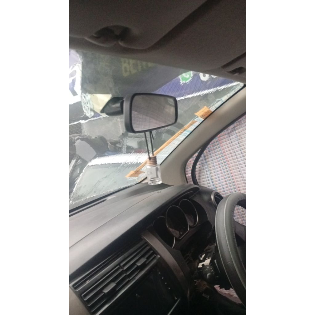 spion tengah grand livina