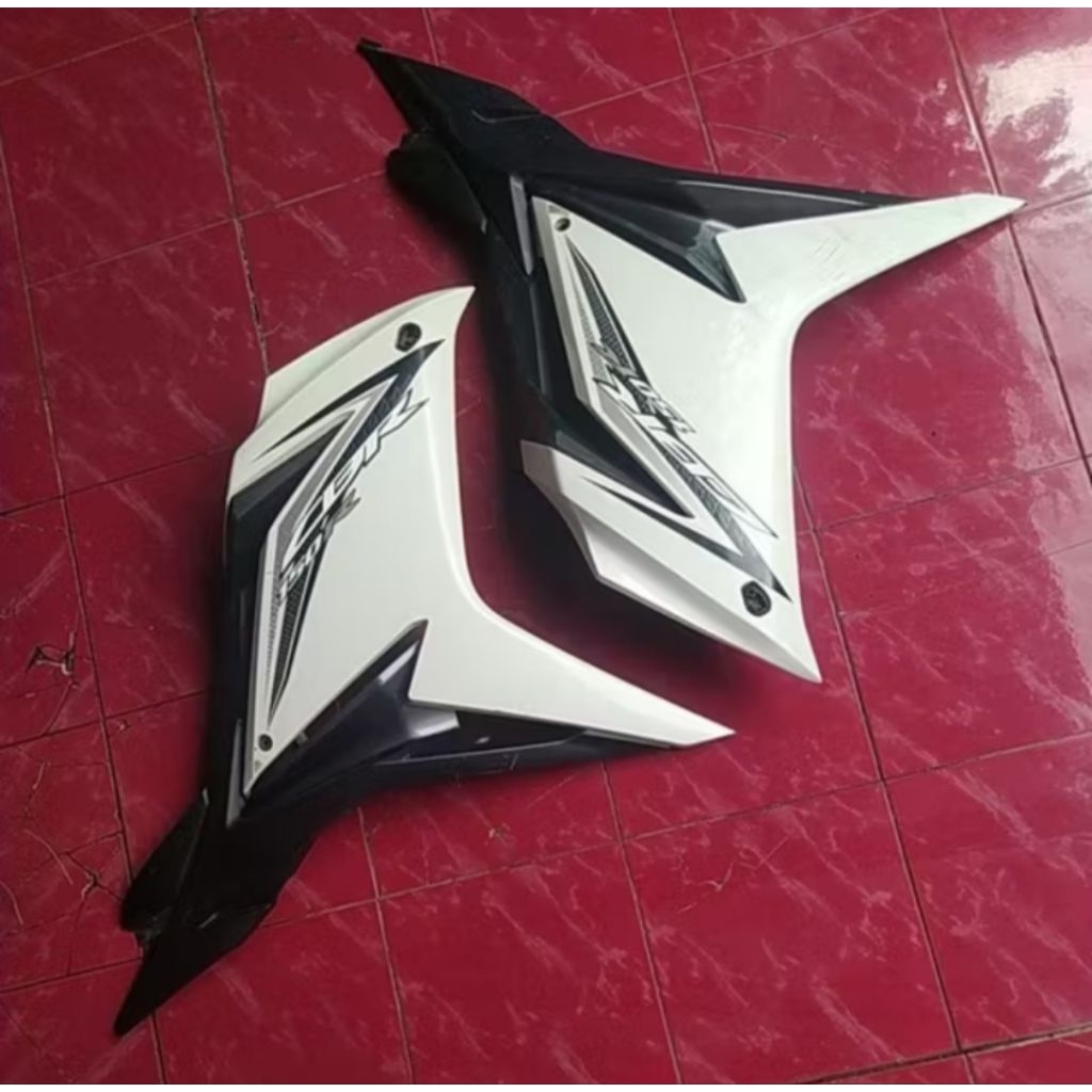 sayap fairing firingan sayap (satu SET) kanan kiri Honda CBR 150R led facelift kode K45 Original