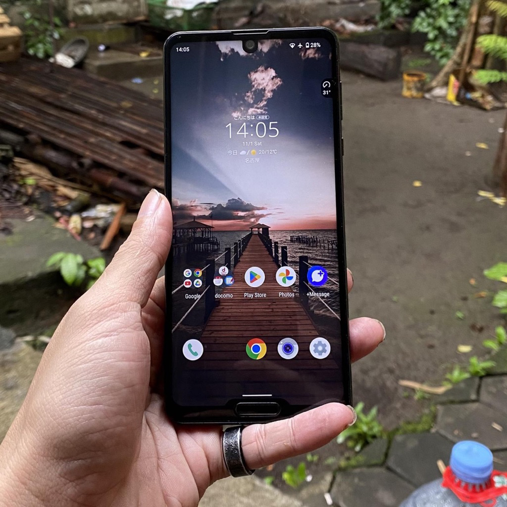 Sharp Aquos r5g minus