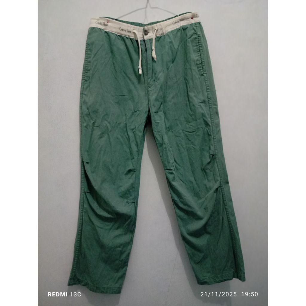 preloved celana panjang pria c*lv*n kle*