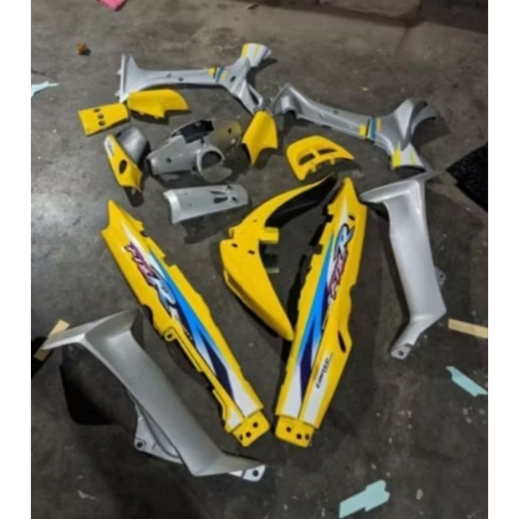 Paket cover body belakang motor Yamaha Fiz r F1Zr Vega lama Warna KUNING SILVER Set Striping