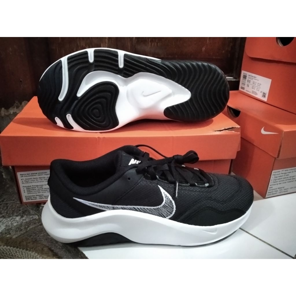 sepatu hitam Nike legend essential 3 NN sizs 41