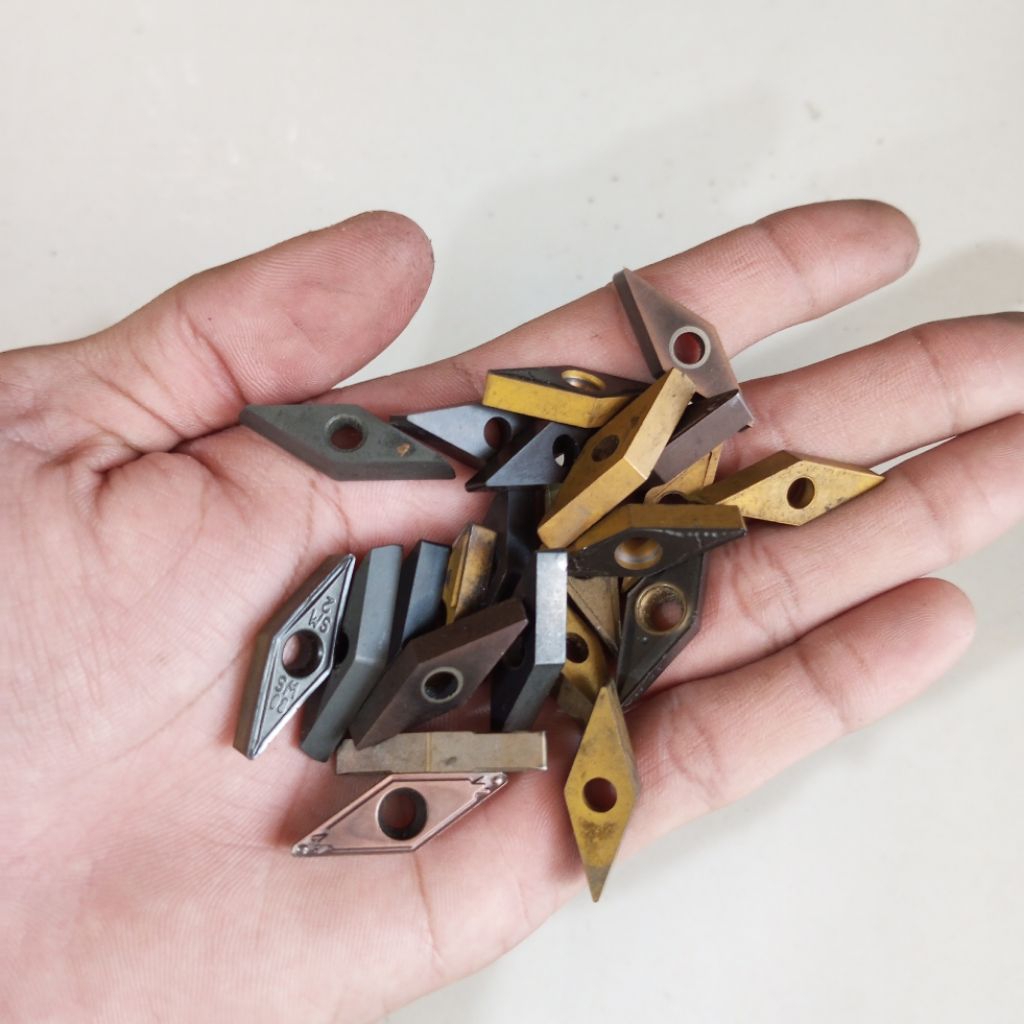 Pahat bubut VCMT160408 Carbide insert bubut VCMT16 bekas mulus