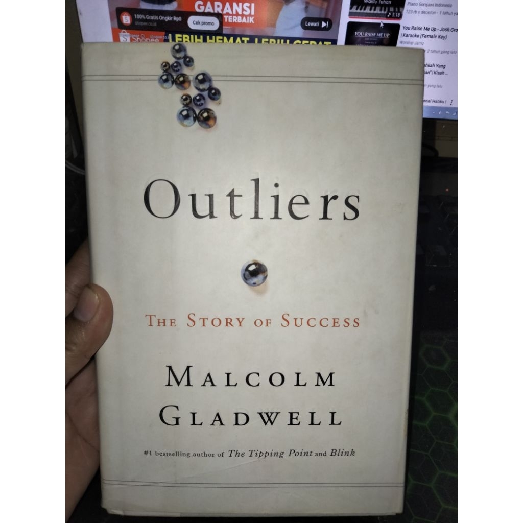 Buku Outliers " The Story of Success" Preloved