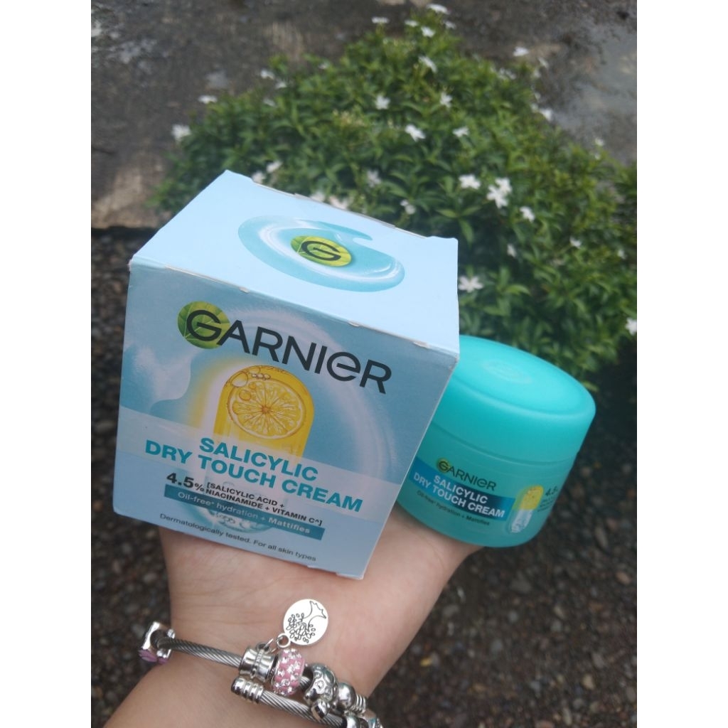 moisturizer mochi garnier biru