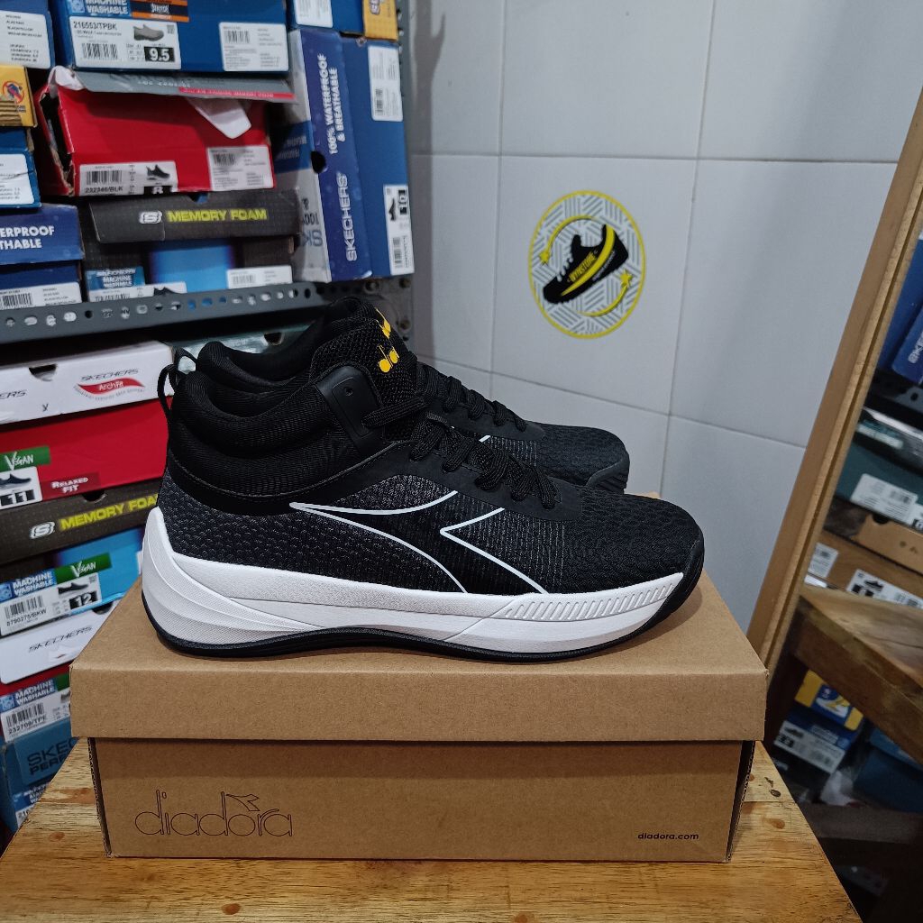 Diadora Karnisius Black / Nishin White / Mcoy Black / Melissa Black / Monarko Mono Black - All Color