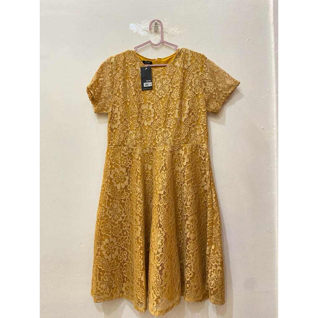 Dress Natal Brokat Emas Kuning Kembang