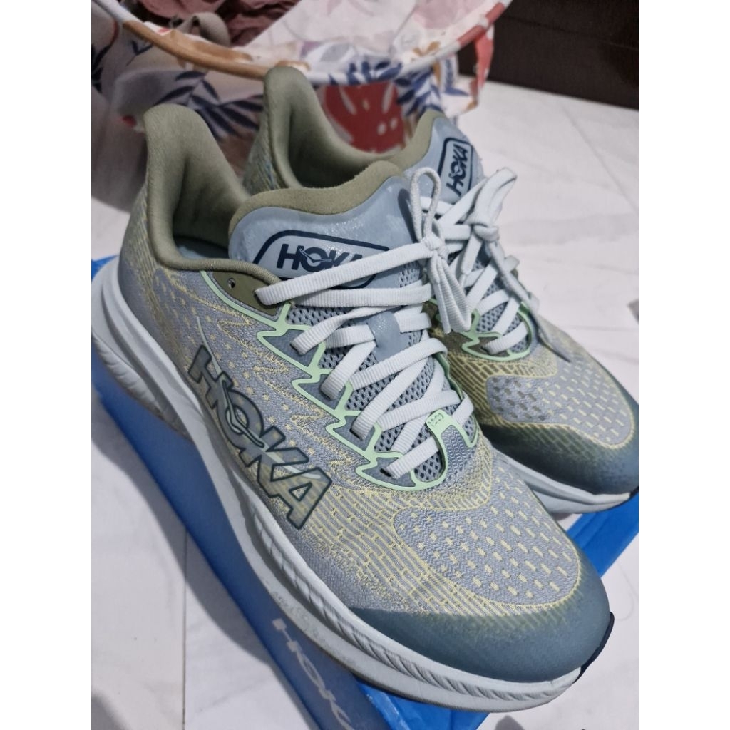 Preloved Hoka Mach 6 40