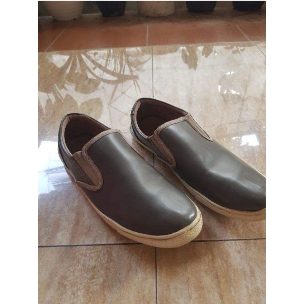 Sepatu Pria Slip On Modello UK 42