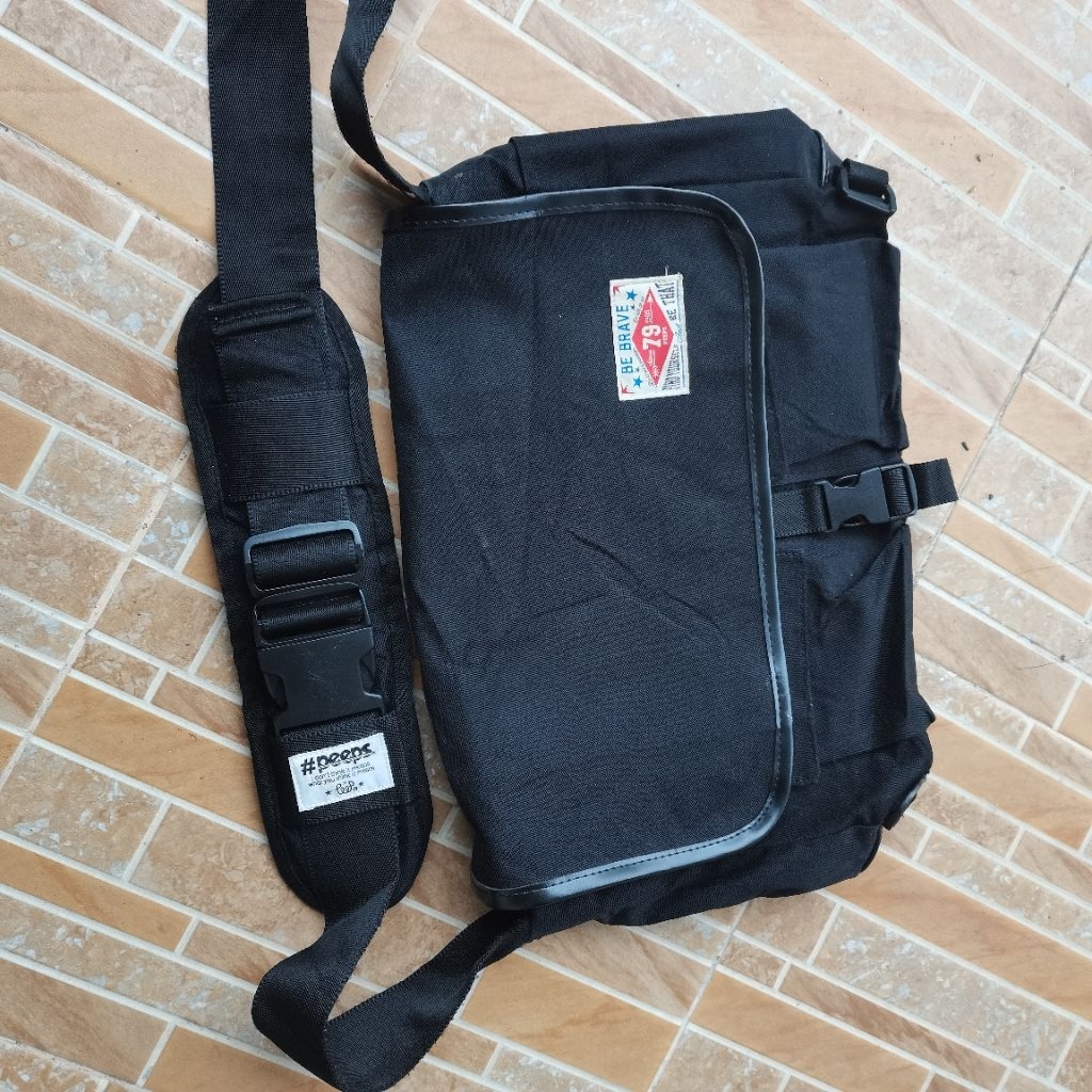 1058. TAS SLEMPANG  BESAR WARNA HITAM PRELOVED