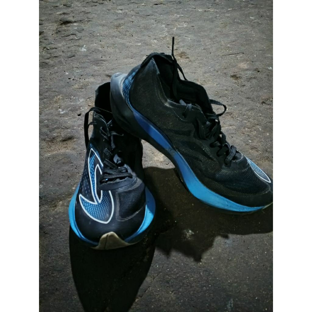 sepatu 910 haze strike