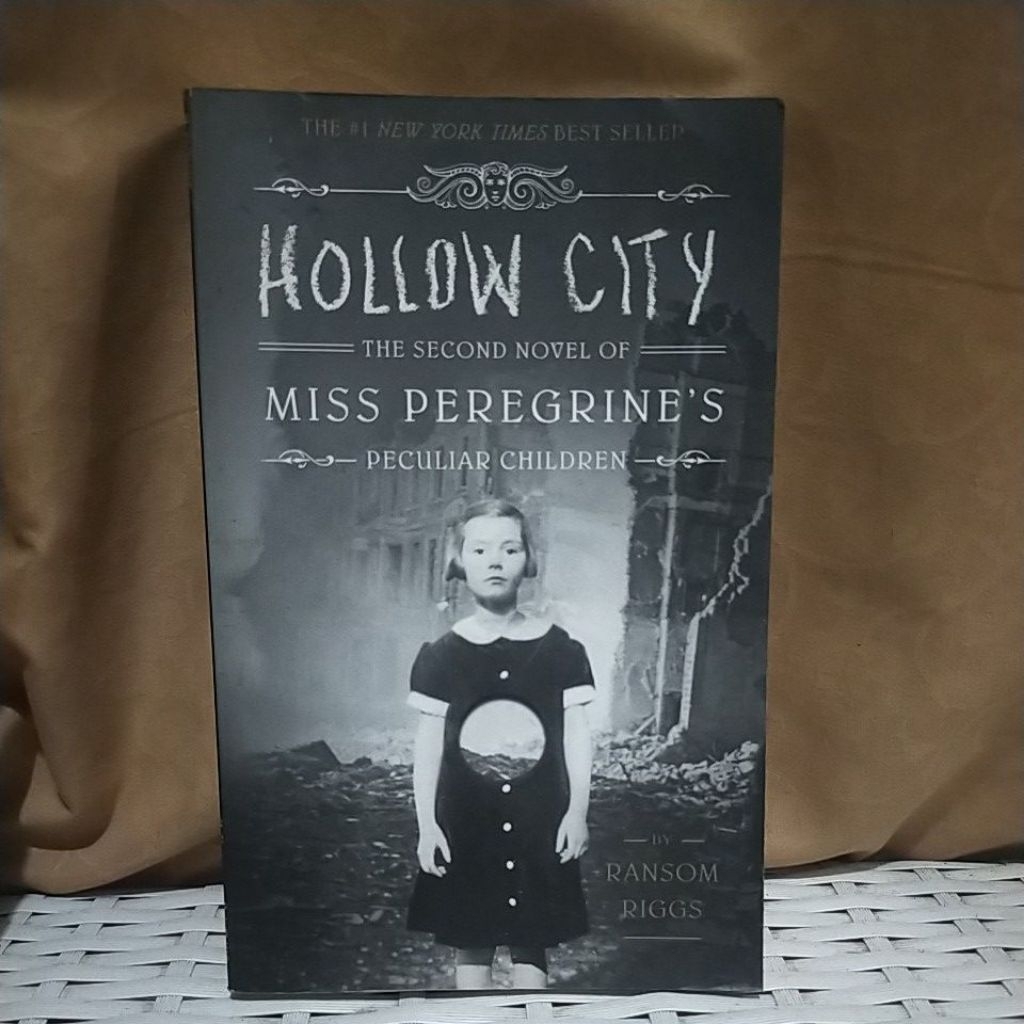 HOLLOW CITY THE SECOND NOVEL OF MISS PEREGRUNE'S - RANSOM RIGGS